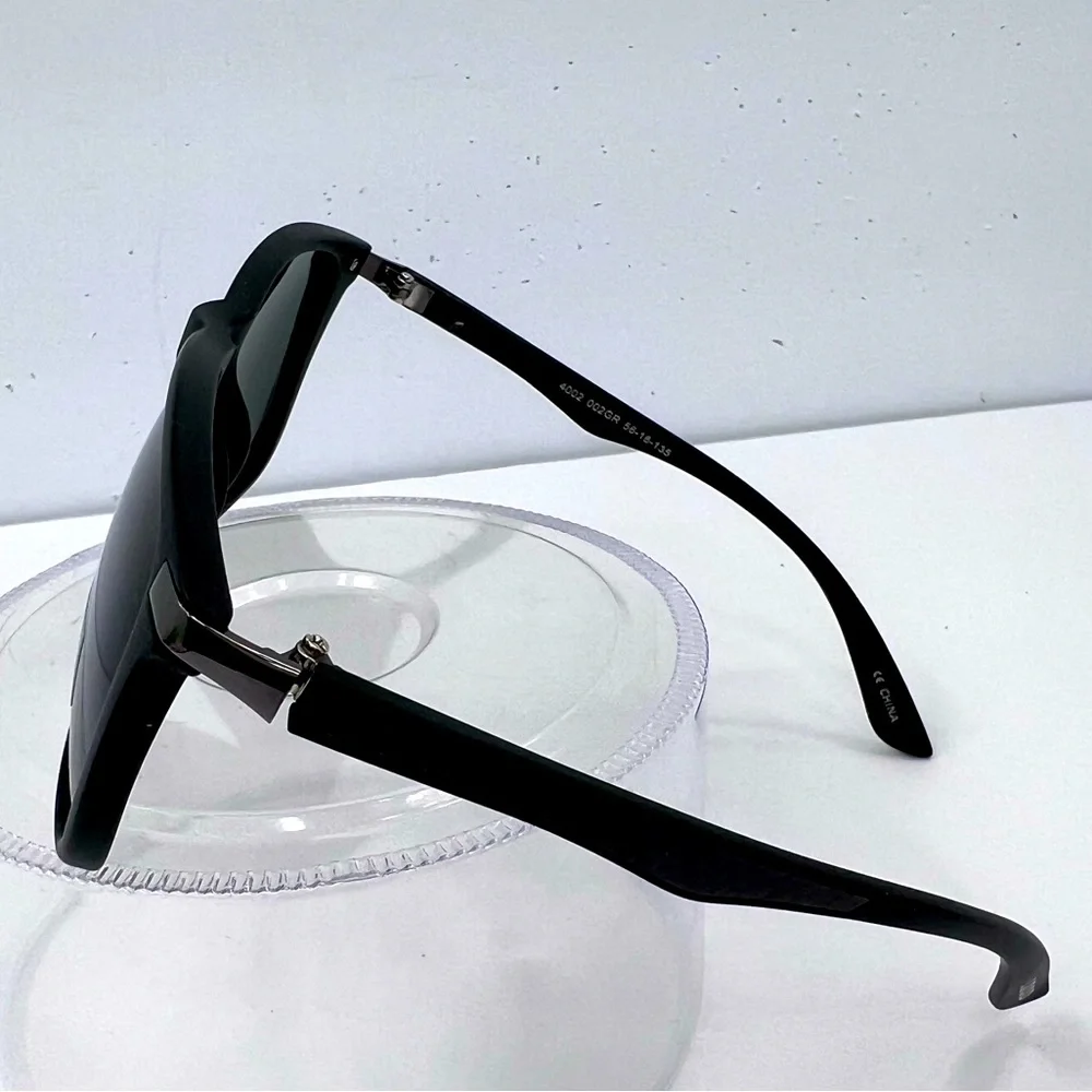 IZOD, POLARIZED, OLIVE GREEN LENSES, 100%UV PROTECTION, BLACK FRAME SUNGLASSES
